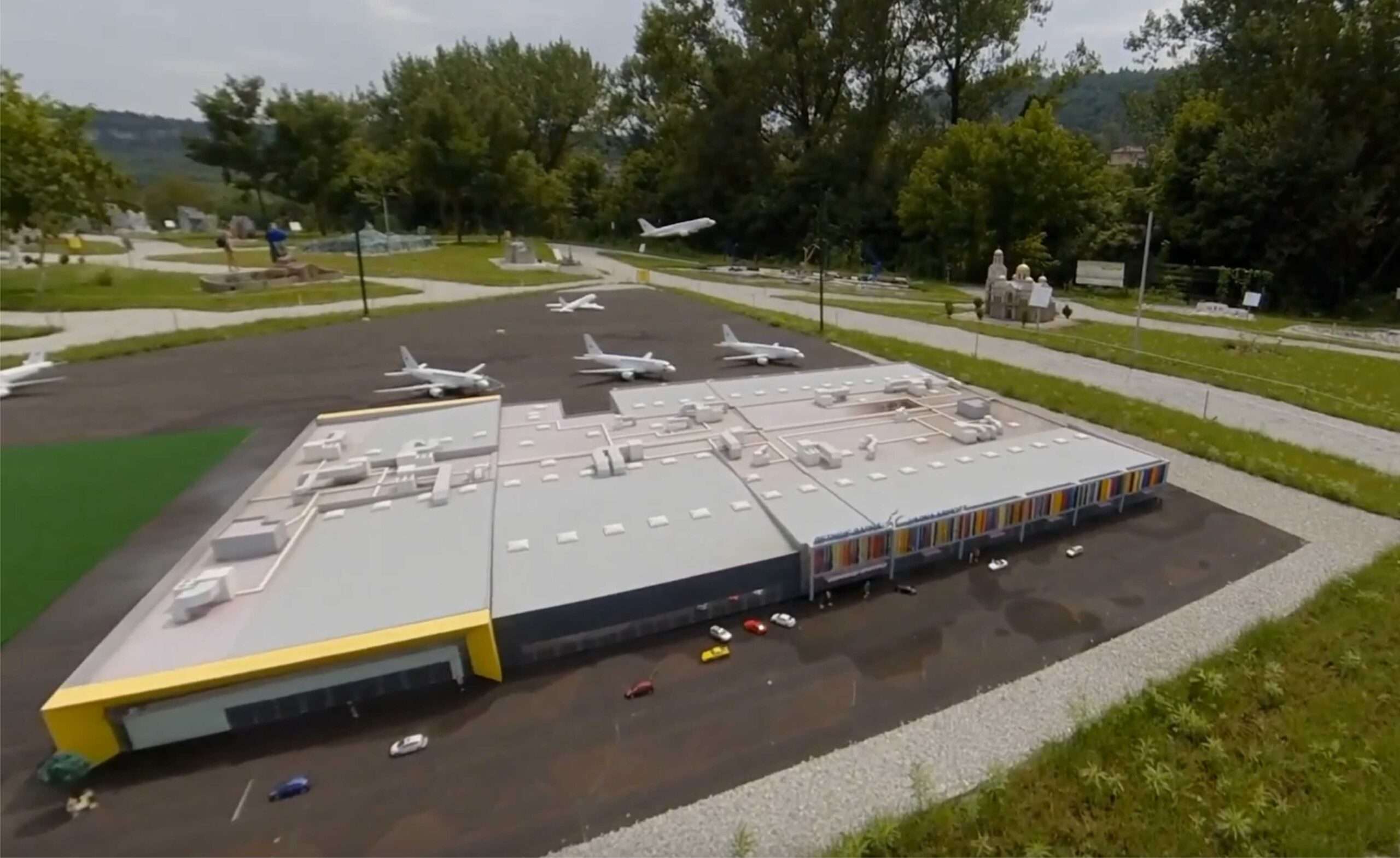 https://maketchik.com/wp-content/uploads/2024/03/airport-varna-model-6-scaled.jpg